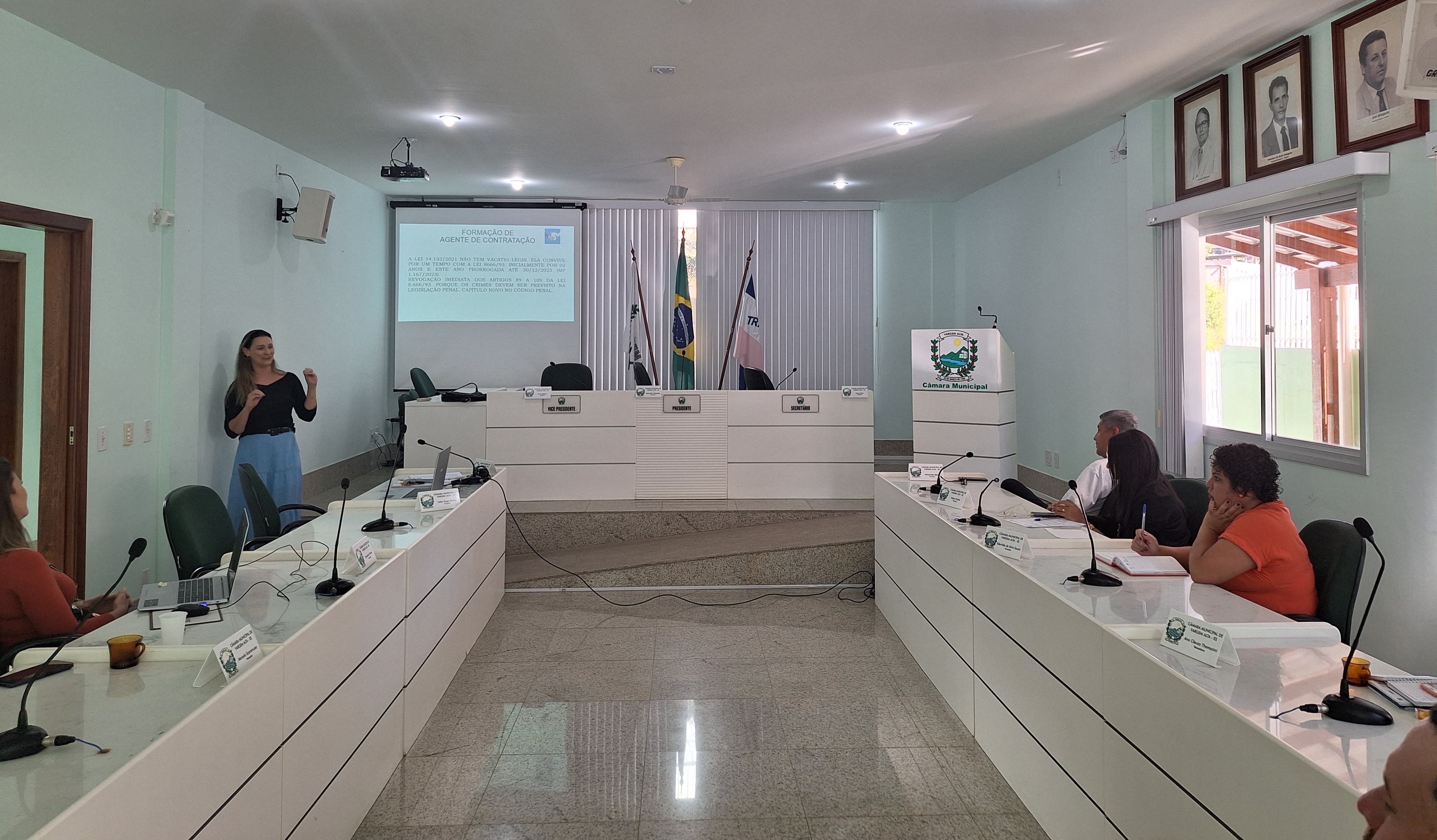Câmara Municipal de Vargem Alta realiza seminário sobre a Nova Lei de Licitação